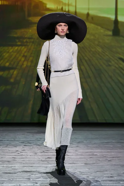 Look 61